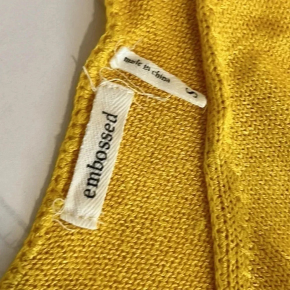 Embossed top - Picture 3 of 6